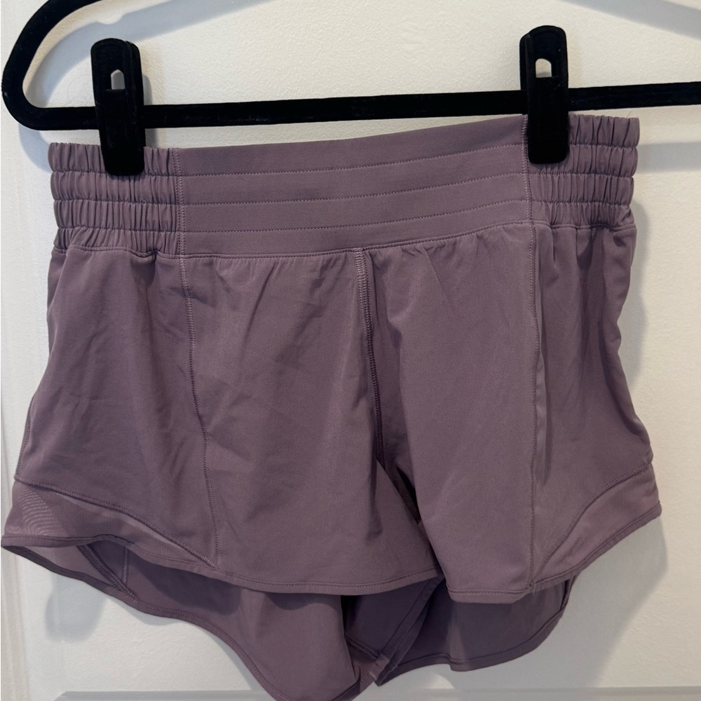 Lululemon high rise, hottie hot, 2.5 inch shorts